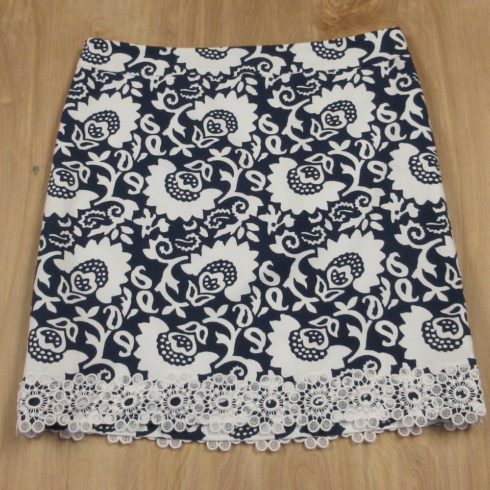 TALBOTS Fully Lined Floral Skirt Women's Size 8 PETITE Navy White Lace Hem